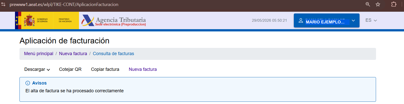 Aviso «El alta de factura se ha procesado correctamente» en la app de la AEAT, con la barra de acciones Descargar, Cotejar QR, Copiar factura y Nueva factura.
